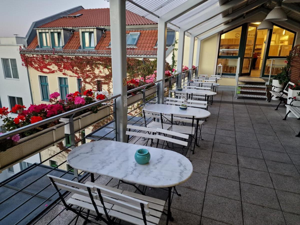 Mikon Eastgate Hotel - City Centre Berlim Exterior foto