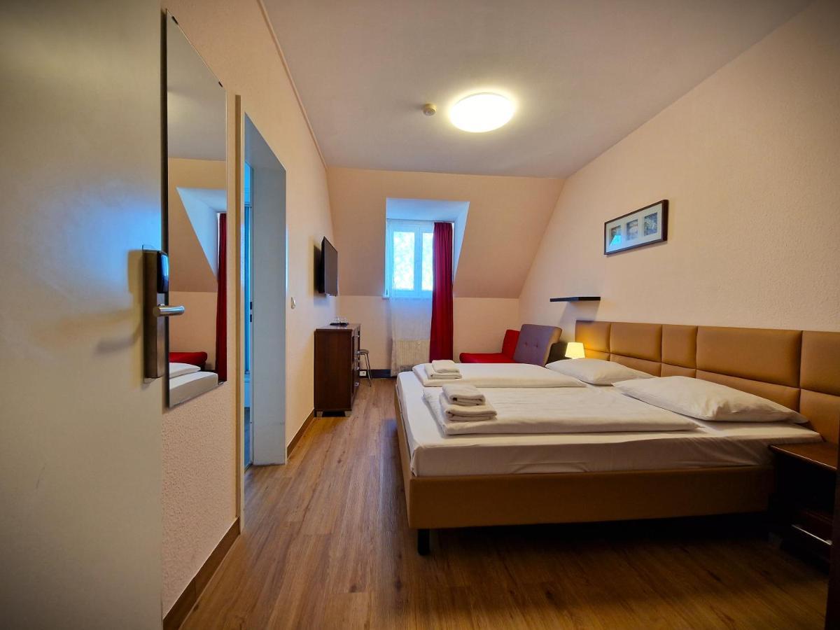 Mikon Eastgate Hotel - City Centre Berlim Exterior foto
