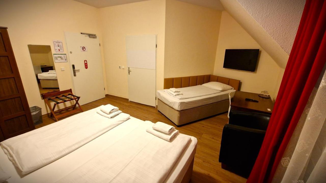 Mikon Eastgate Hotel - City Centre Berlim Exterior foto