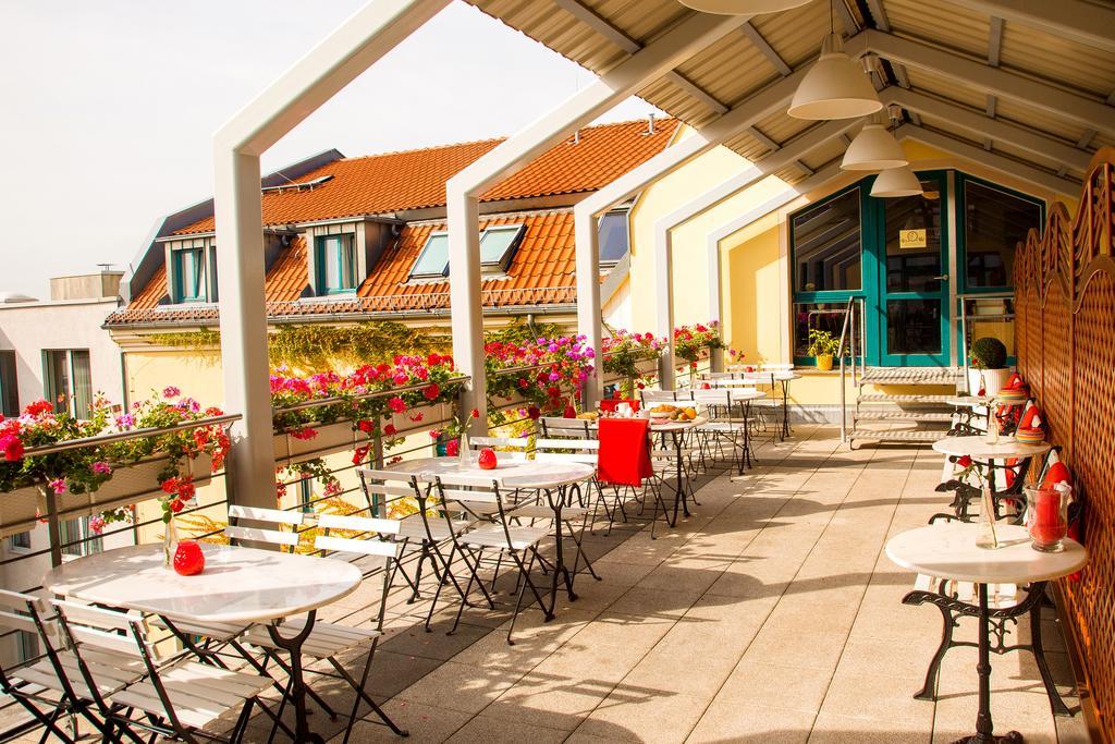 Mikon Eastgate Hotel - City Centre Berlim Exterior foto